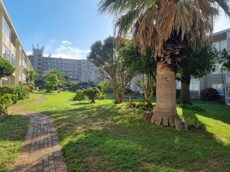 2 Bedroom Property for Sale in Claremont Western Cape